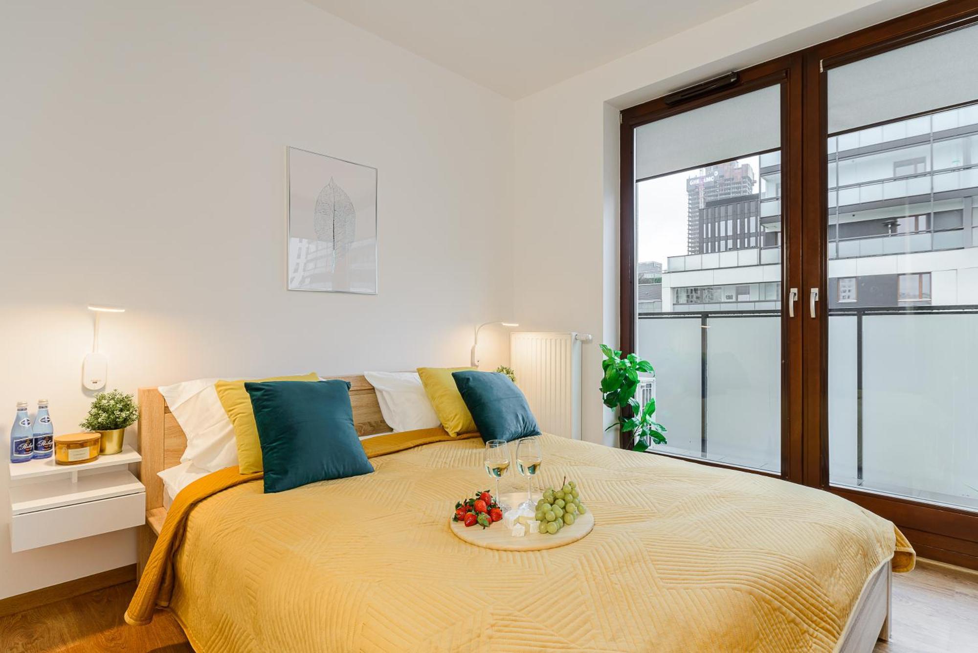 Luxury Apartments Mennica Residence With Parking Варшава Экстерьер фото