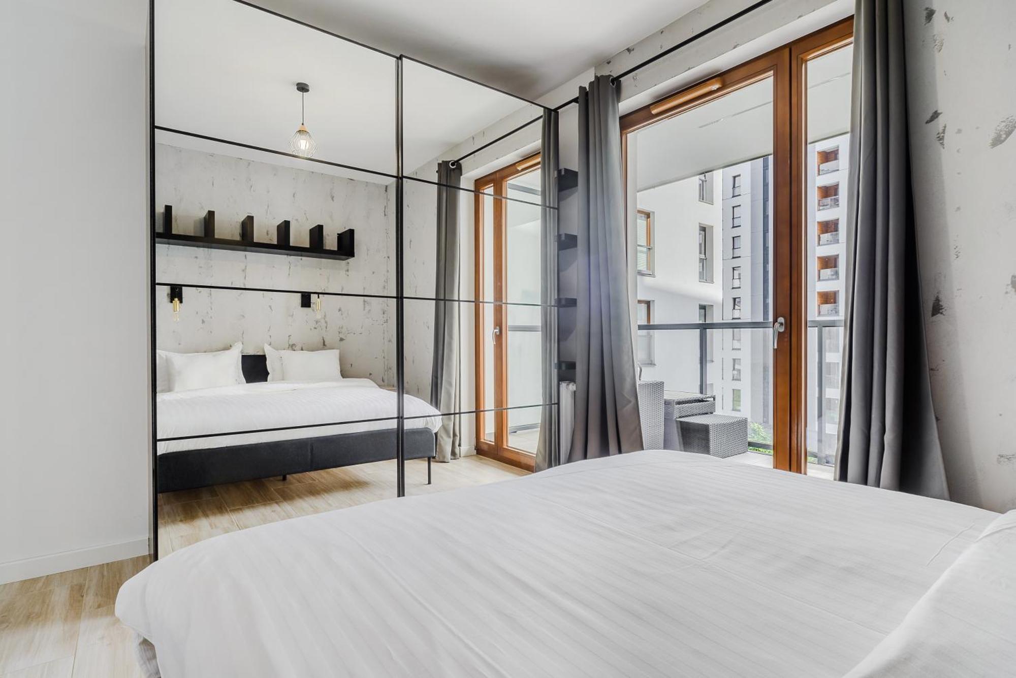 Luxury Apartments Mennica Residence With Parking Варшава Экстерьер фото